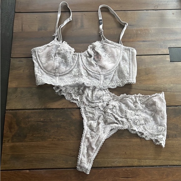 Victoria's Secret Beige Lace Set - Picture 1 of 6